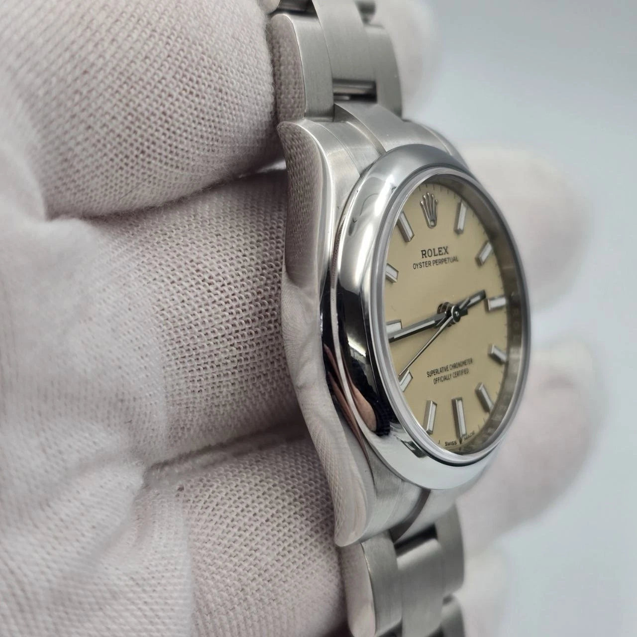 NEW 2025 Rolex Oyster Perpetual 31mm Beige Smooth Bezel Oyster 277200 UNWORN