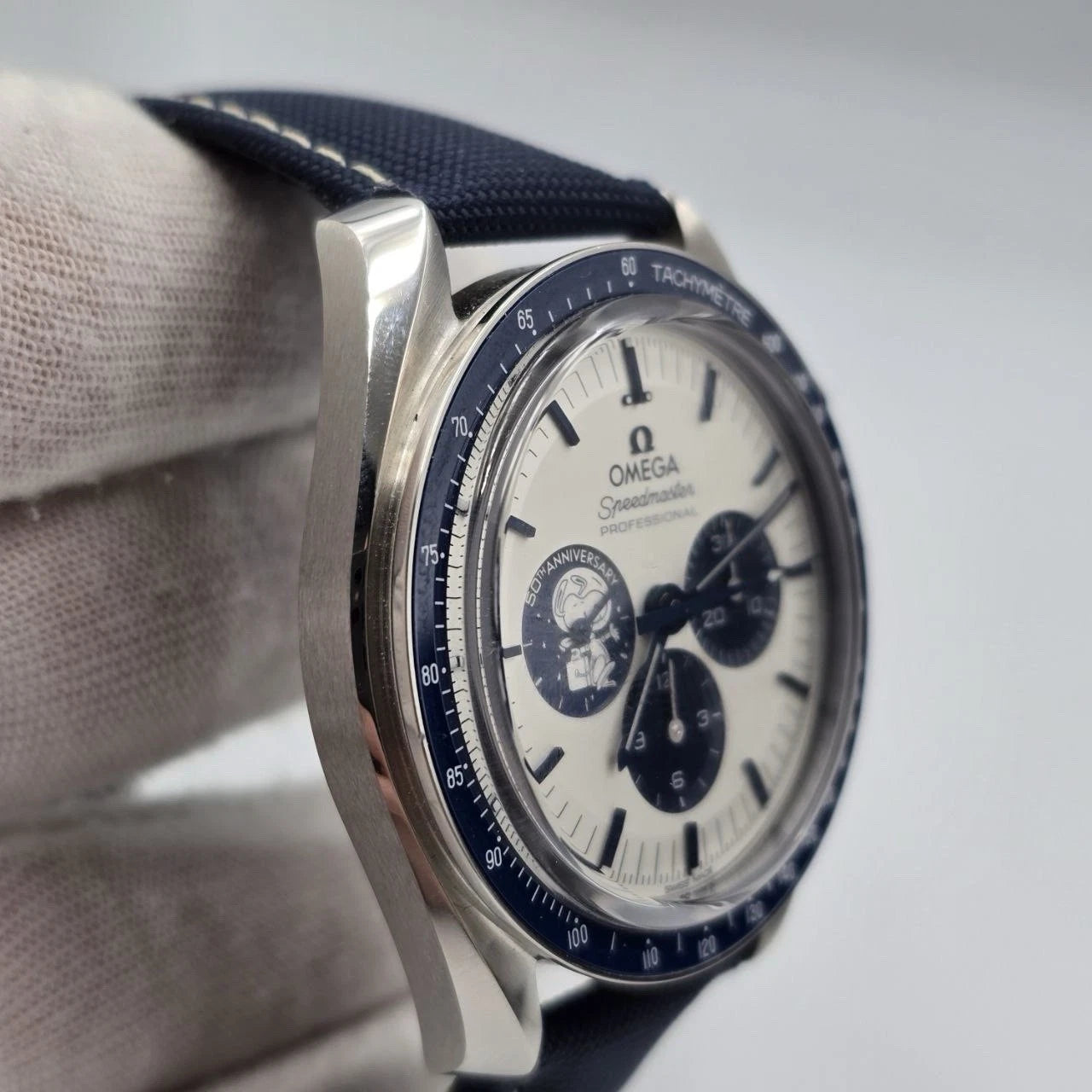 2022 OMEGA Speedmaster 50th Anniversary 310.32.42.50.02.001 Snoopy 42mm