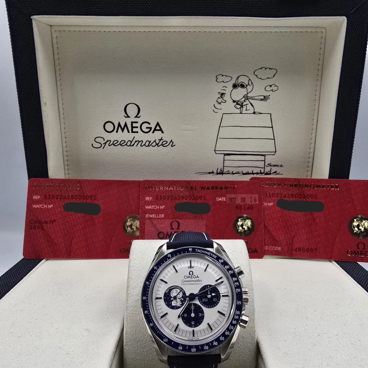 2022 OMEGA Speedmaster 50th Anniversary 310.32.42.50.02.001 Snoopy 42mm