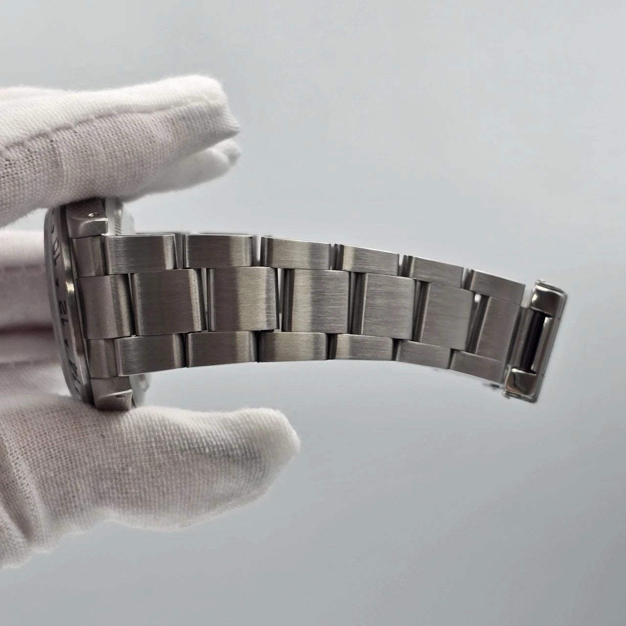 Rolex 16570 Explorer II Polar White Stainless Steel Automatic 40mm Watch