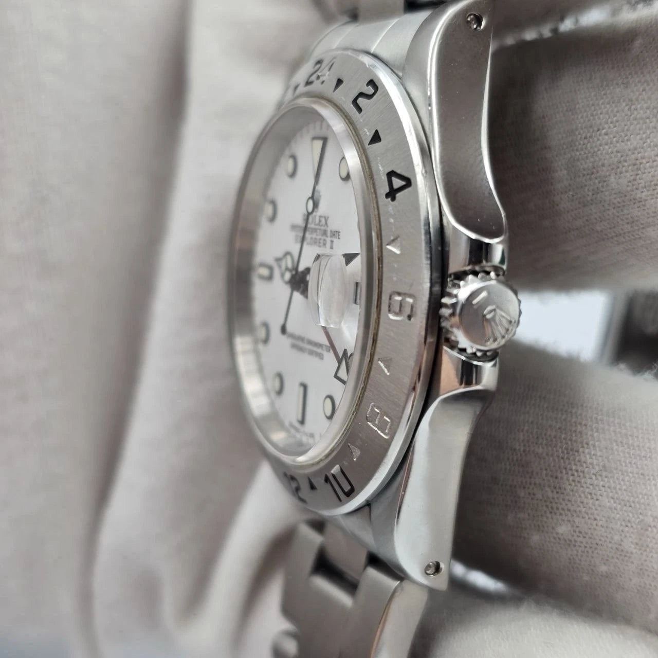 Rolex Explorer II 16570 3