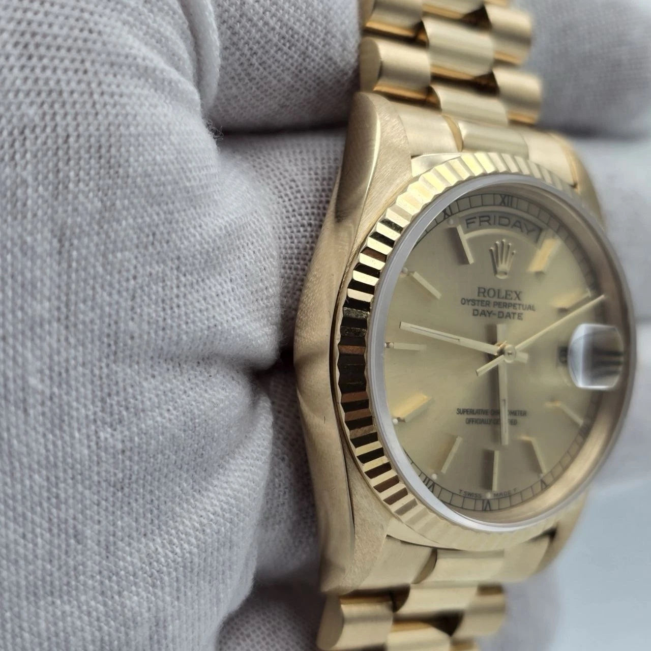 MINT Rolex 18K Gold Day-Date President Gold Champagne Dial 36mm Watch 18238