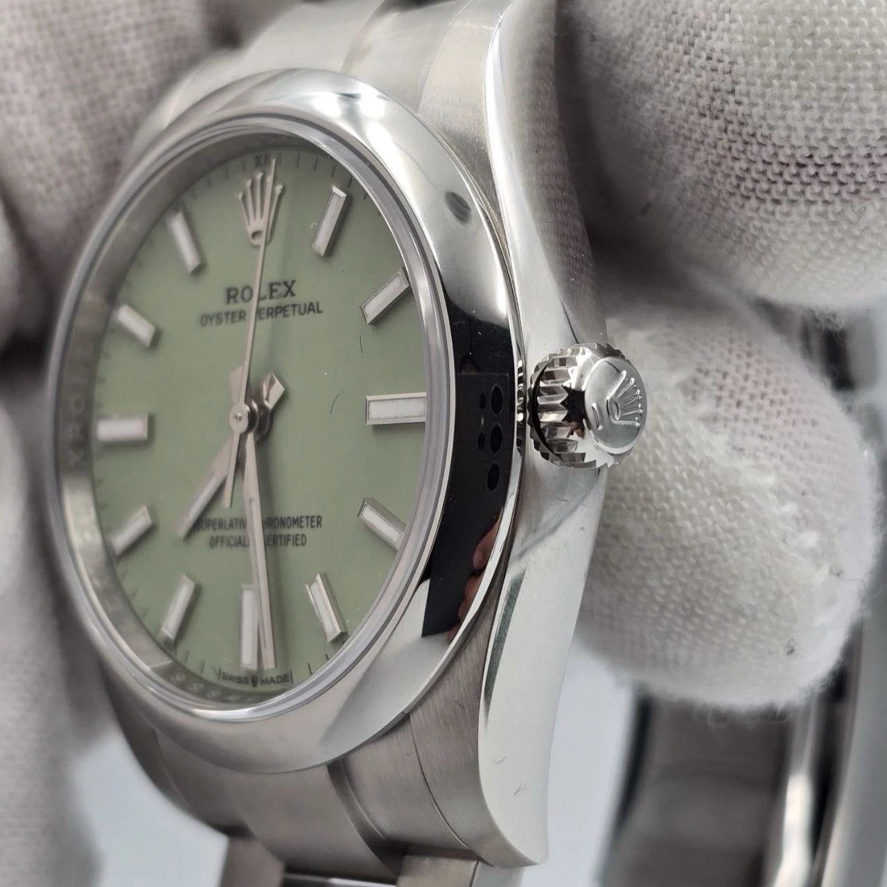 2025 NEW Rolex Oyster Perpetual Pistachio Dial 124200 Steel 34mm Watch UNWORN