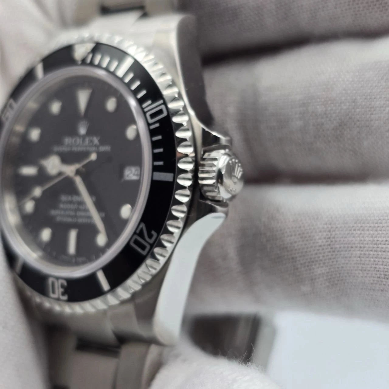 MINT PAPERS 2006 Rolex Sea-Dweller 16600 Stainless Steel Black Dial 40MM Watch