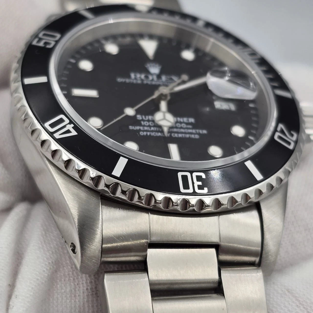 PAPERS Rolex Submariner Date Black Dial Oyster 40mm Watch 16610