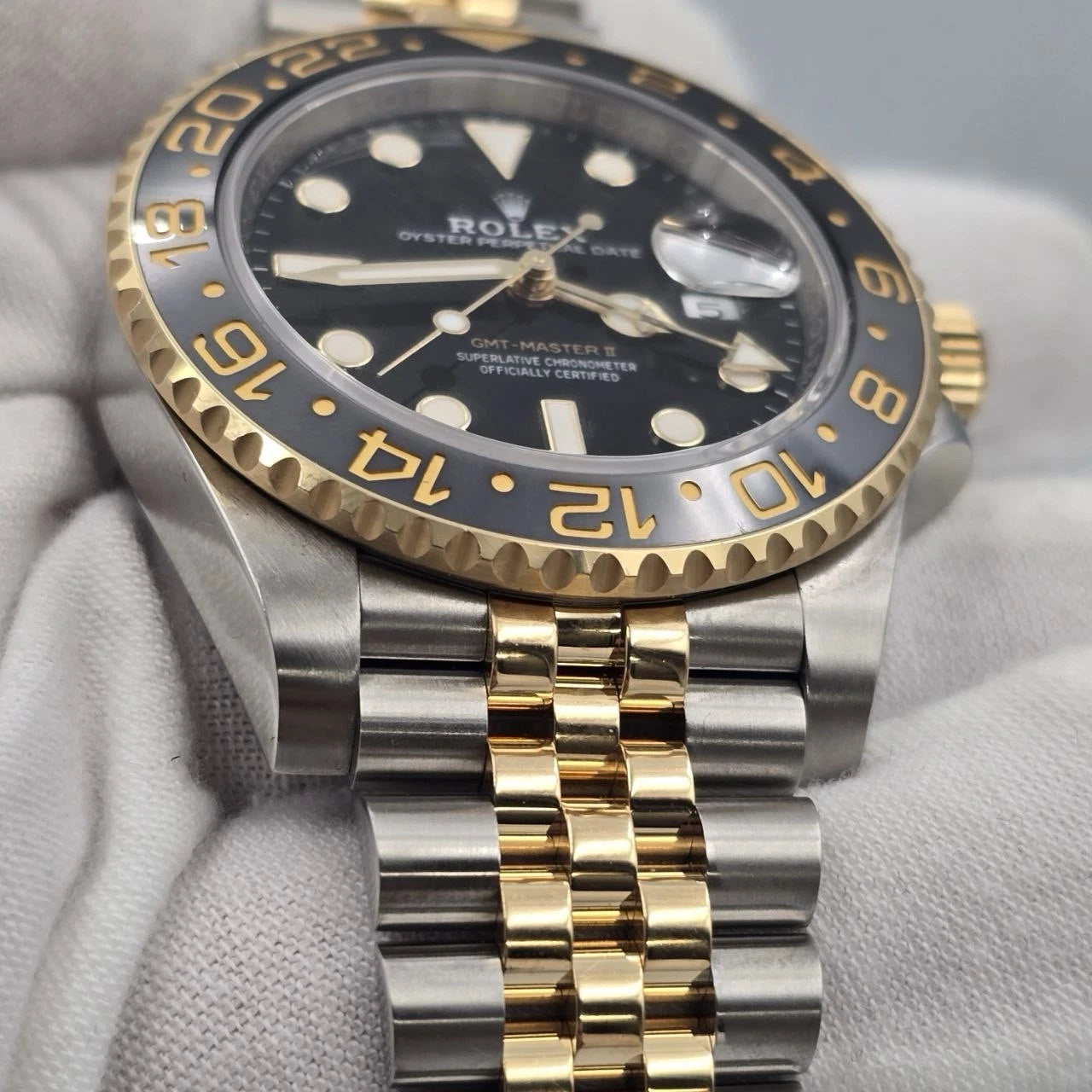 PAPERS 2024 Rolex GMT Master II 126713GRNR Two Tone Bumblebee Jubilee Watch BOX