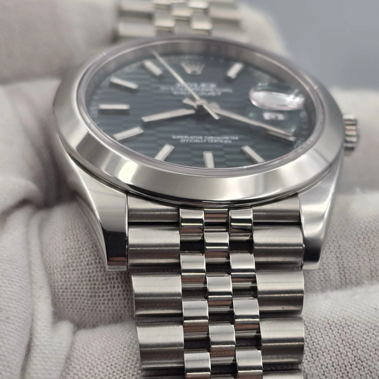 PAPERS 2023 MINT Rolex Datejust 41mm Smooth Green Motif Dial Jubilee 126300 BOX