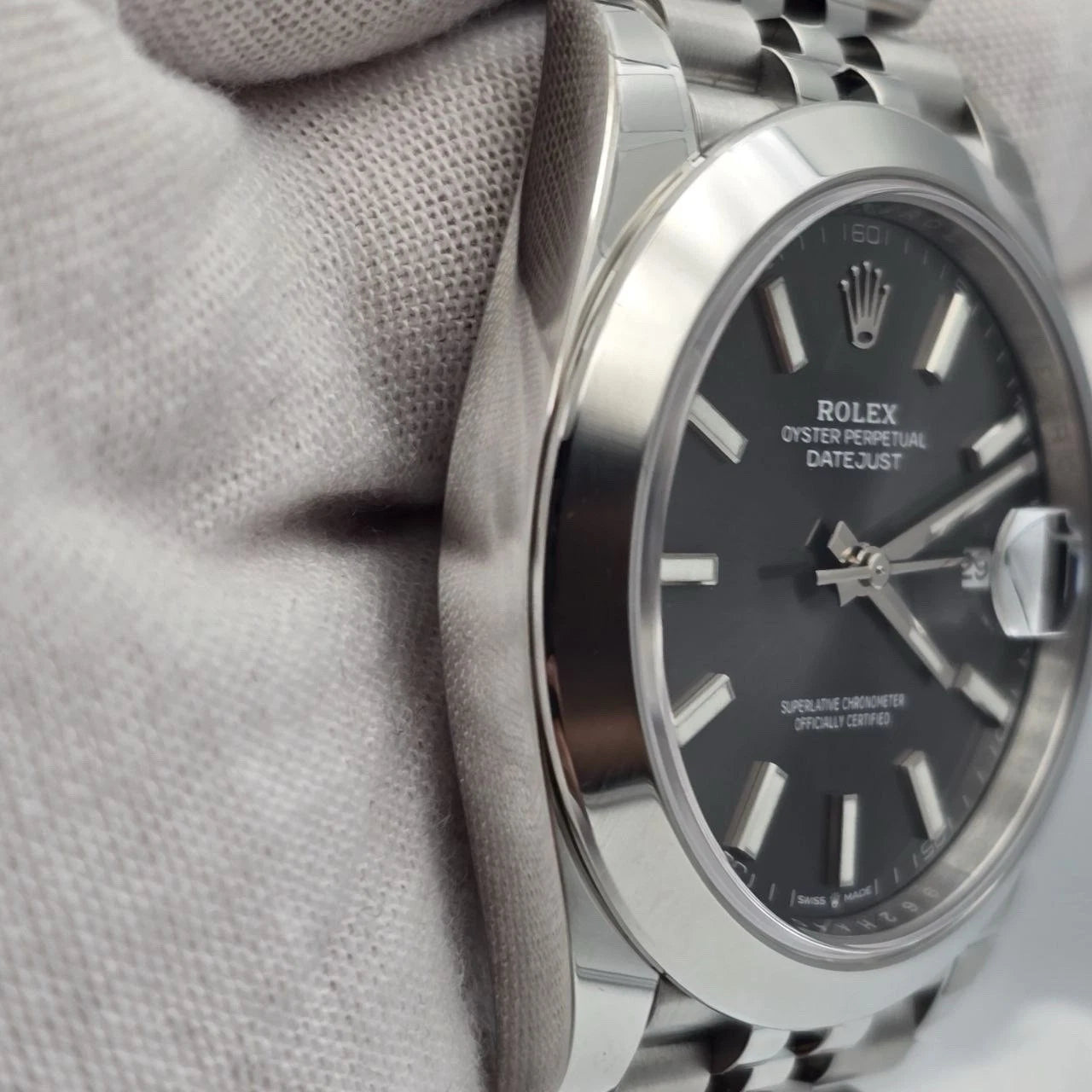 NEW 2025 Rolex Datejust 41mm Smooth Rhodium Dial Jubilee Bracelet 126300 UNWORN