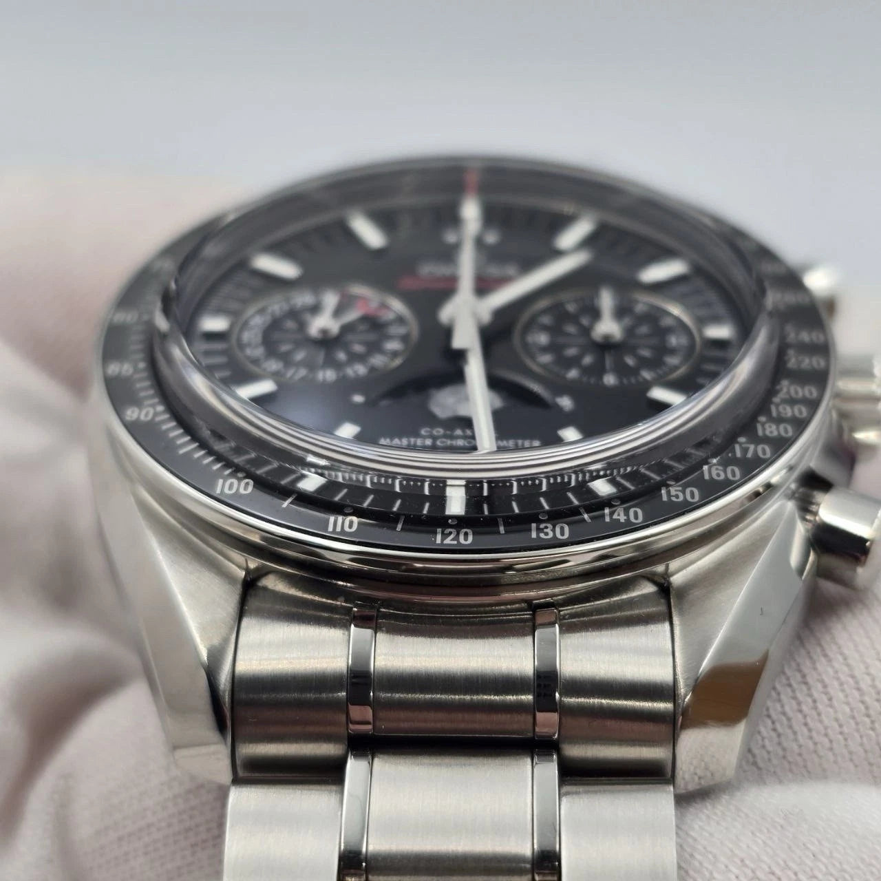 NEW 2026 Omega Speedmaster Moonphase 304.30.44.52.01.001 Black Dial 44mm Watch