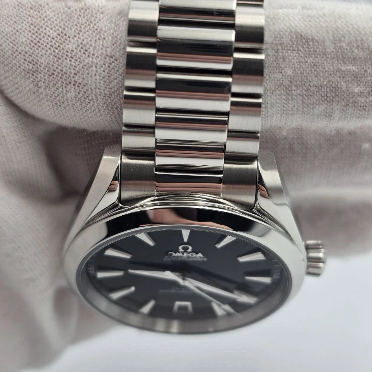PAPERS 2025 Omega Seamaster Aqua Terra Black Dial 41mm 220.10.41.21.01.002 BOX