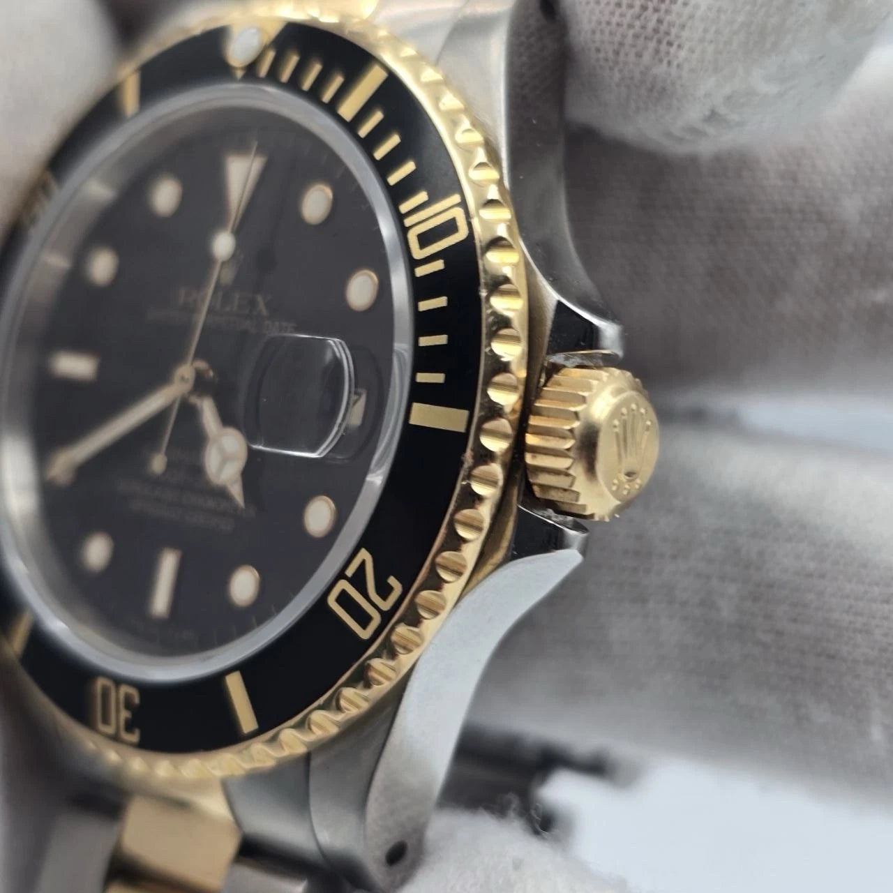 Rolex Submariner Date 18K Yellow Gold Black Stainless Steel 40mm Watch 16803