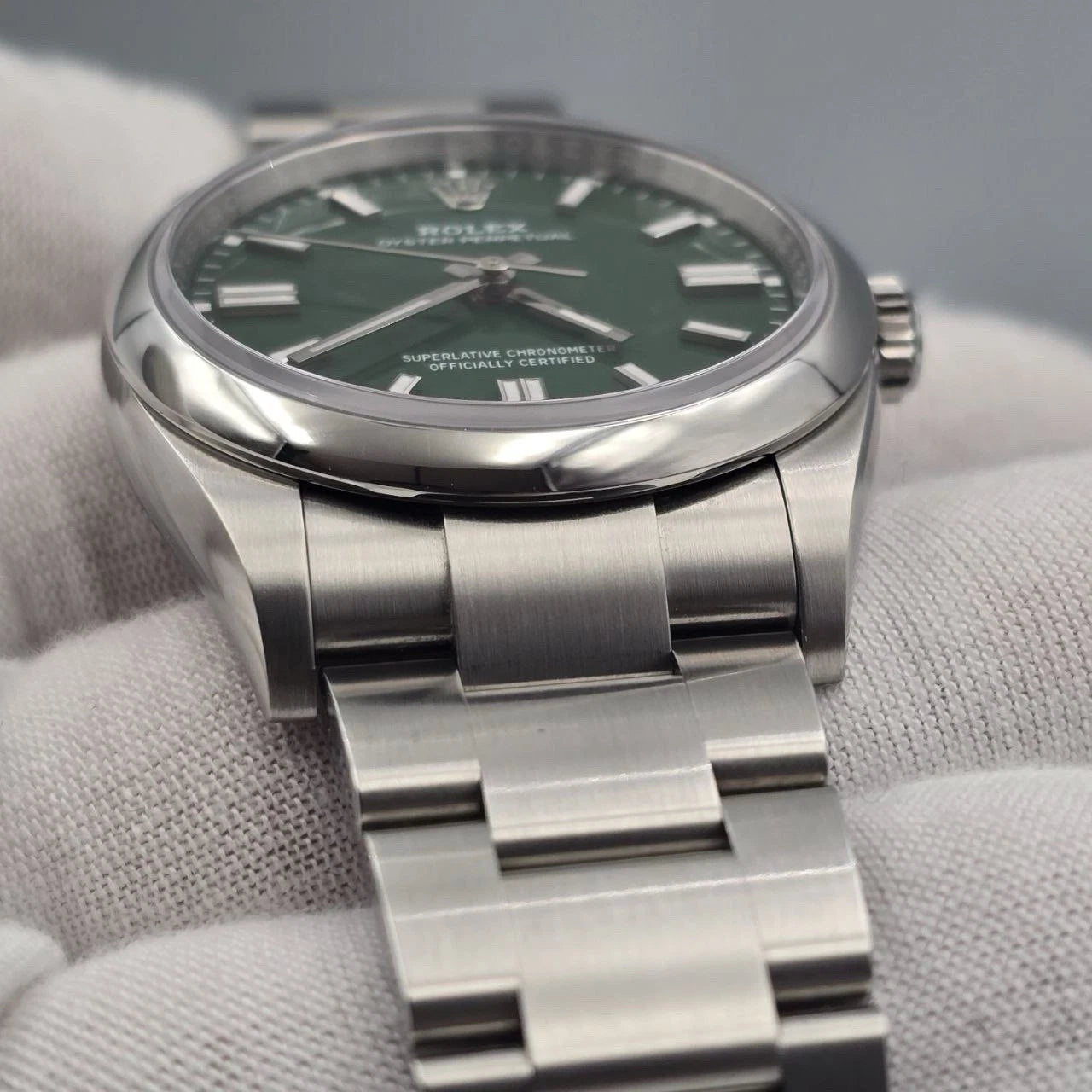 NEW 2025 Rolex Oyster Perpetual 36mm 126000 Green Dial UNWORN
