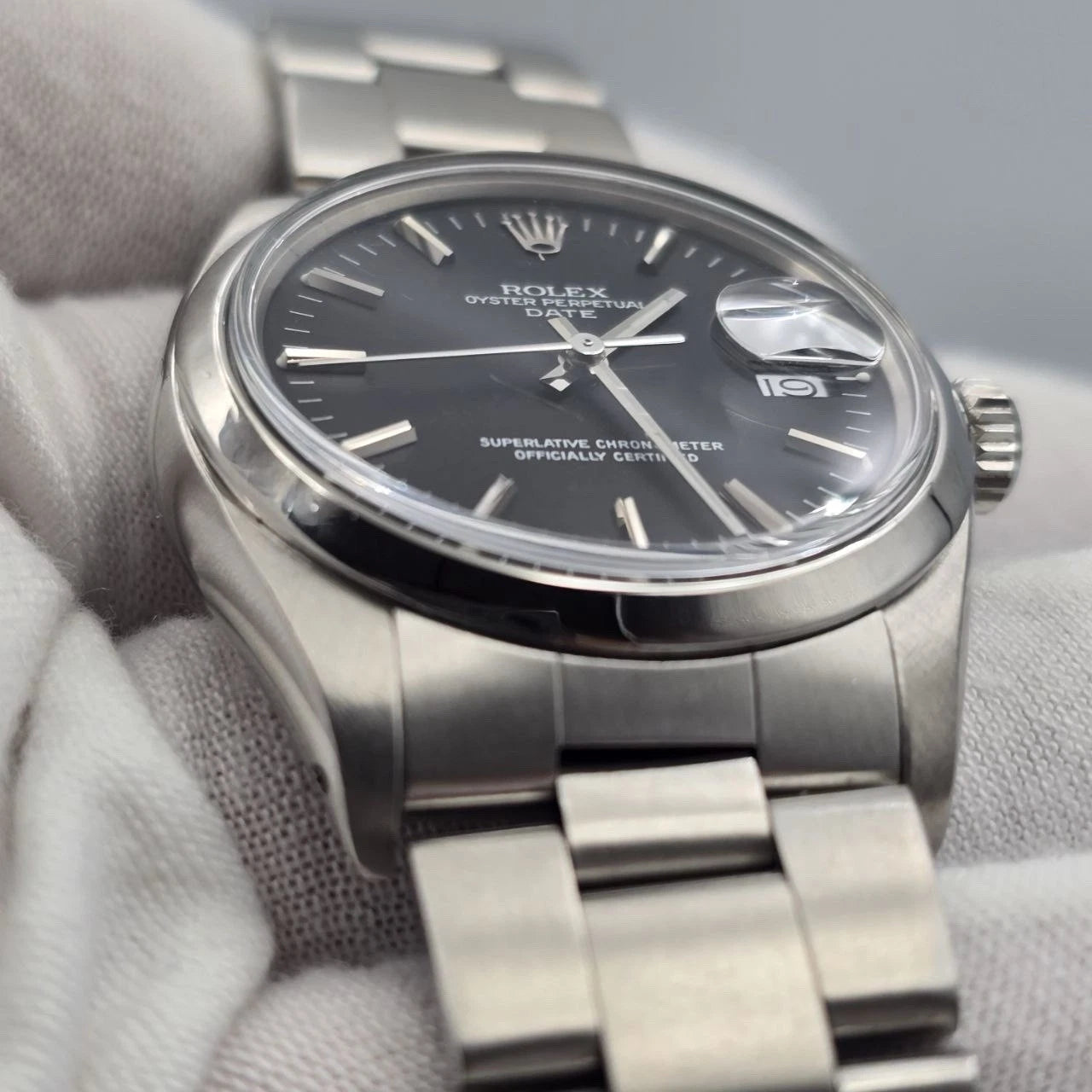 MINT Rolex Oyster Perpetual Date Black Dial Stainless Steel 1500 34mm Watch