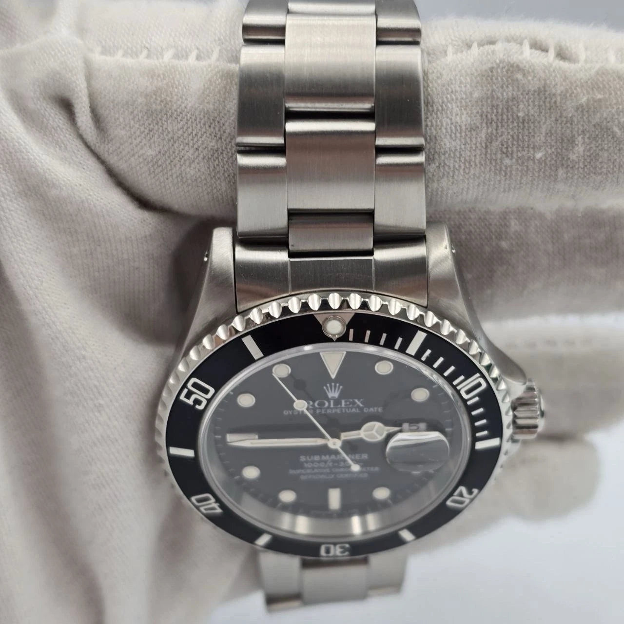PAPERS Rolex Submariner Date 16610 Black Dial Stainless Steel Oyster 40mm