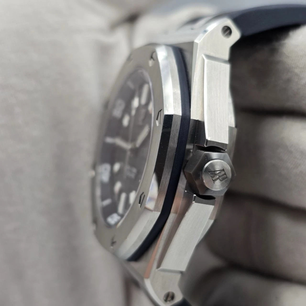 Audemars Piguet Royal Oak Offshore 15720ST
