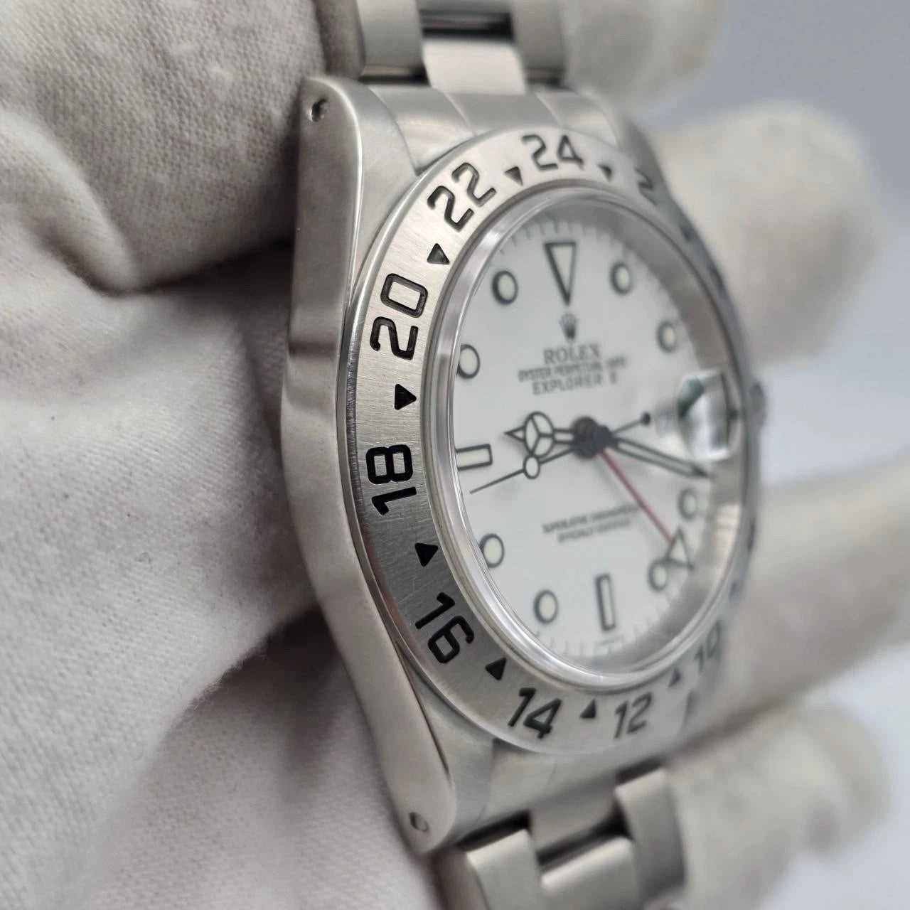 Rolex Explorer II 16570 1999 3