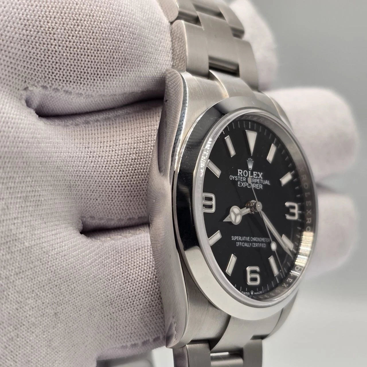 PAPERS MINT 2025 Rolex Explorer Black Dial Stainless Steel 36mm Watch 124270 BOX
