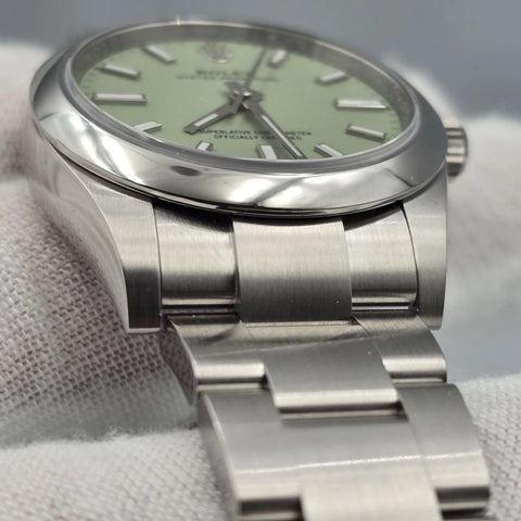 2025 NEW Rolex Oyster Perpetual Pistachio Dial 124200 Steel 34mm Watch UNWORN
