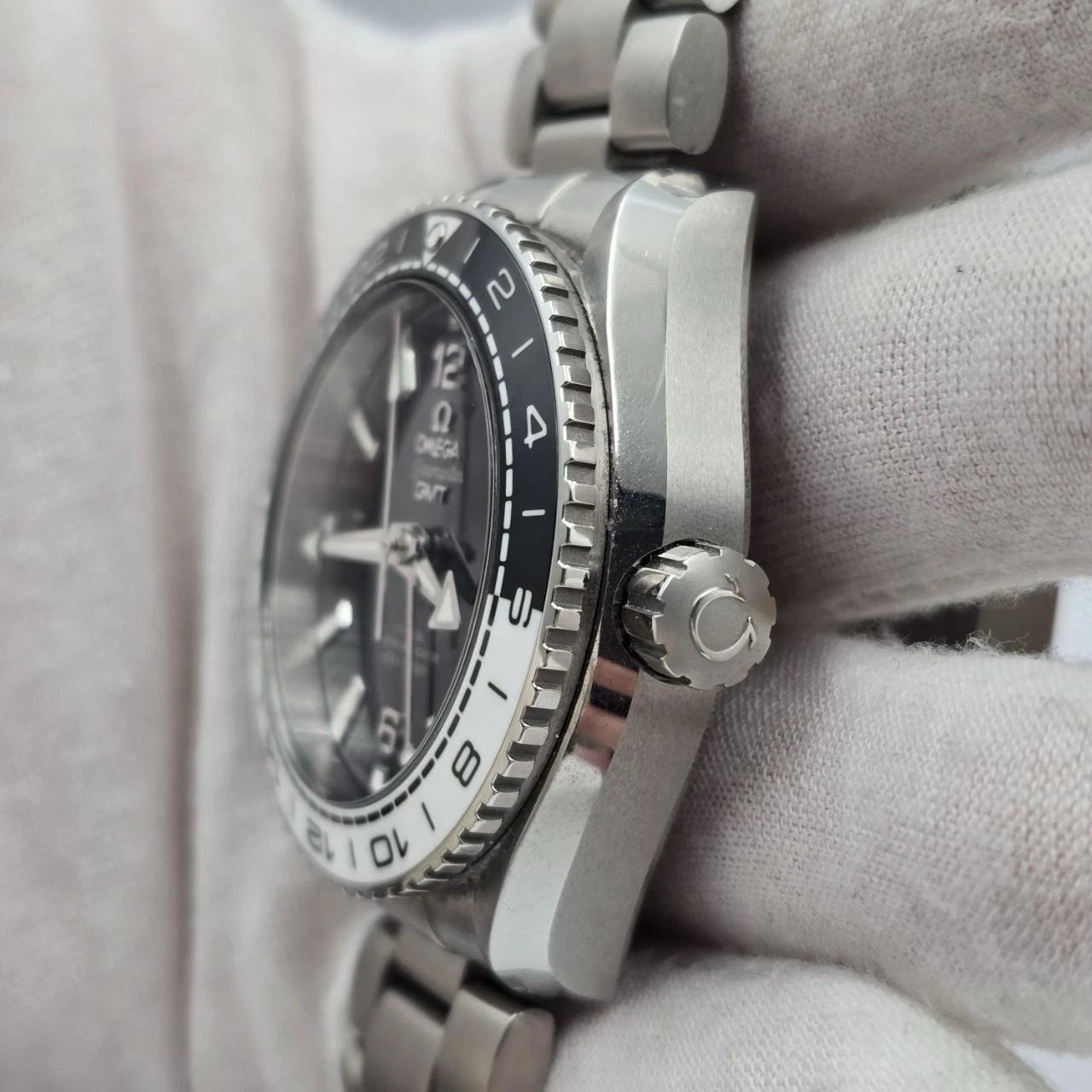2024 PAPERS OMEGA Seamaster Planet Ocean GMT 600M “Oreo" 215.30.44.22.01.001 BOX