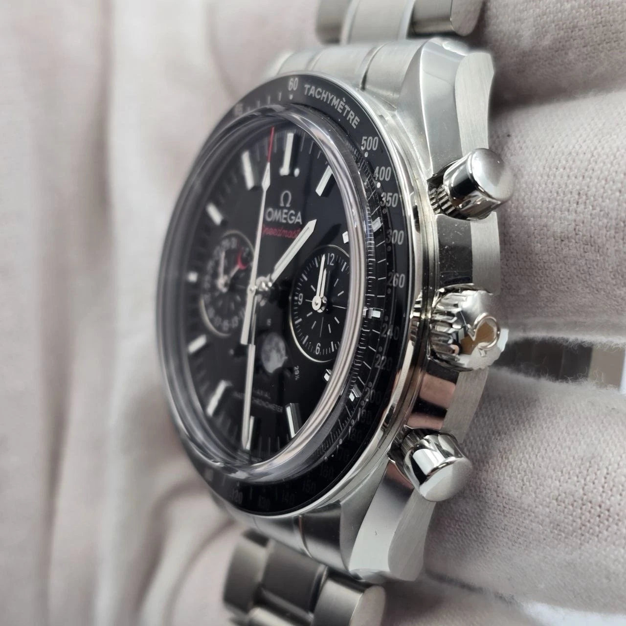 NEW 2026 Omega Speedmaster Moonphase 304.30.44.52.01.001 Black Dial 44mm Watch