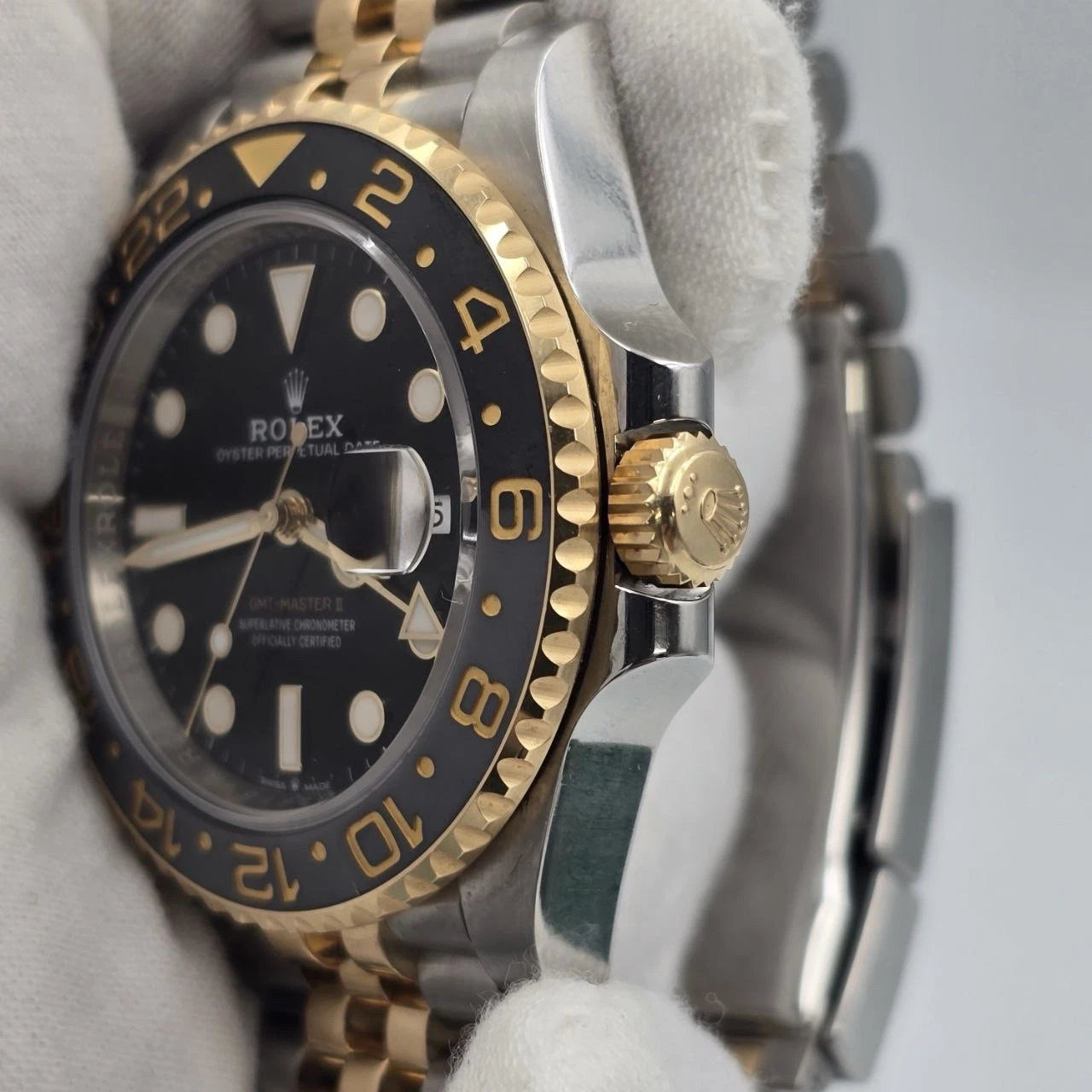 PAPERS 2024 Rolex GMT Master II 126713GRNR Two Tone Bumblebee Jubilee Watch BOX