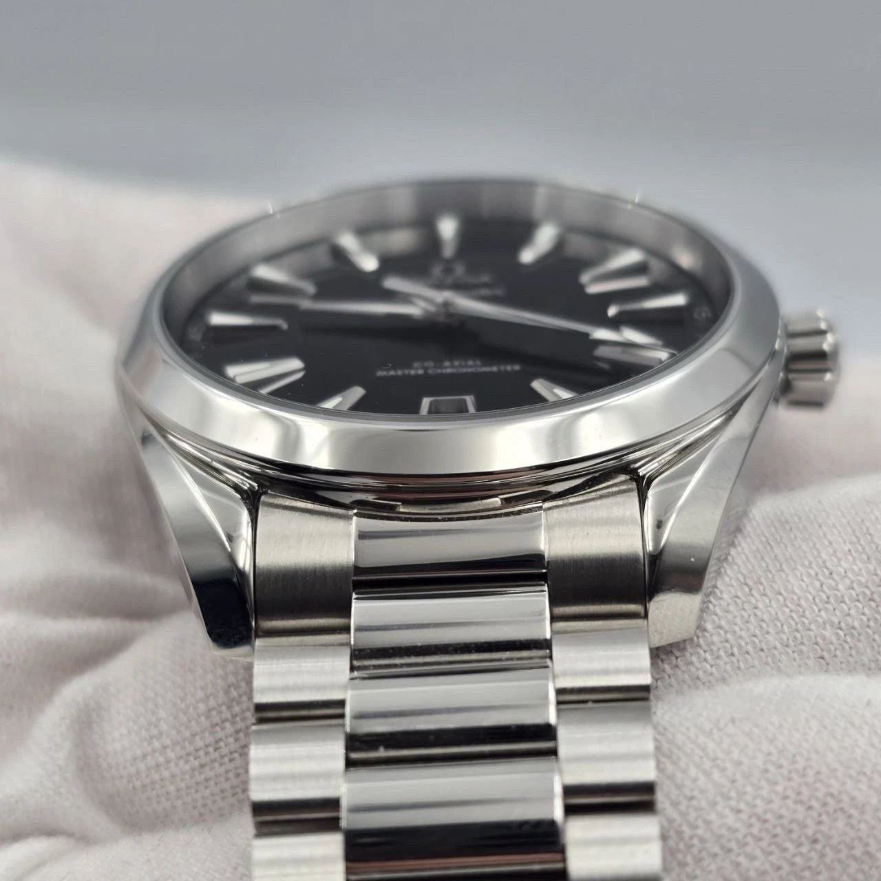 PAPERS 2025 Omega Seamaster Aqua Terra Black Dial 41mm 220.10.41.21.01.002 BOX