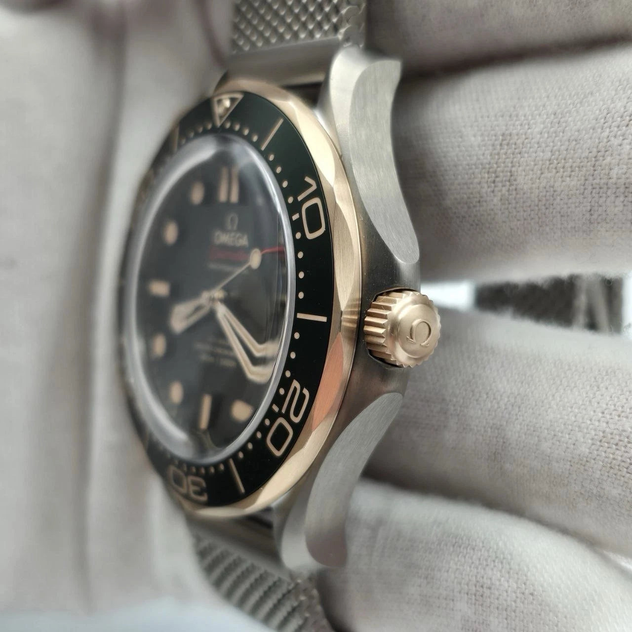 2025 Omega Seamaster Diver Green Dial Titanium Bronze Gold 210.90.42.20.10.001