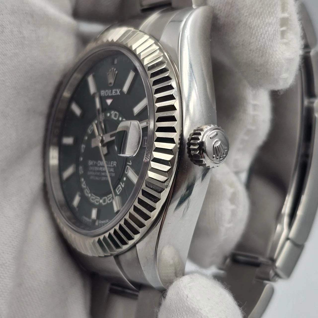 PAPERS 2025 Rolex Sky-Dweller Mint Green Oyster Fluted Bezel 42mm 336934 BOX