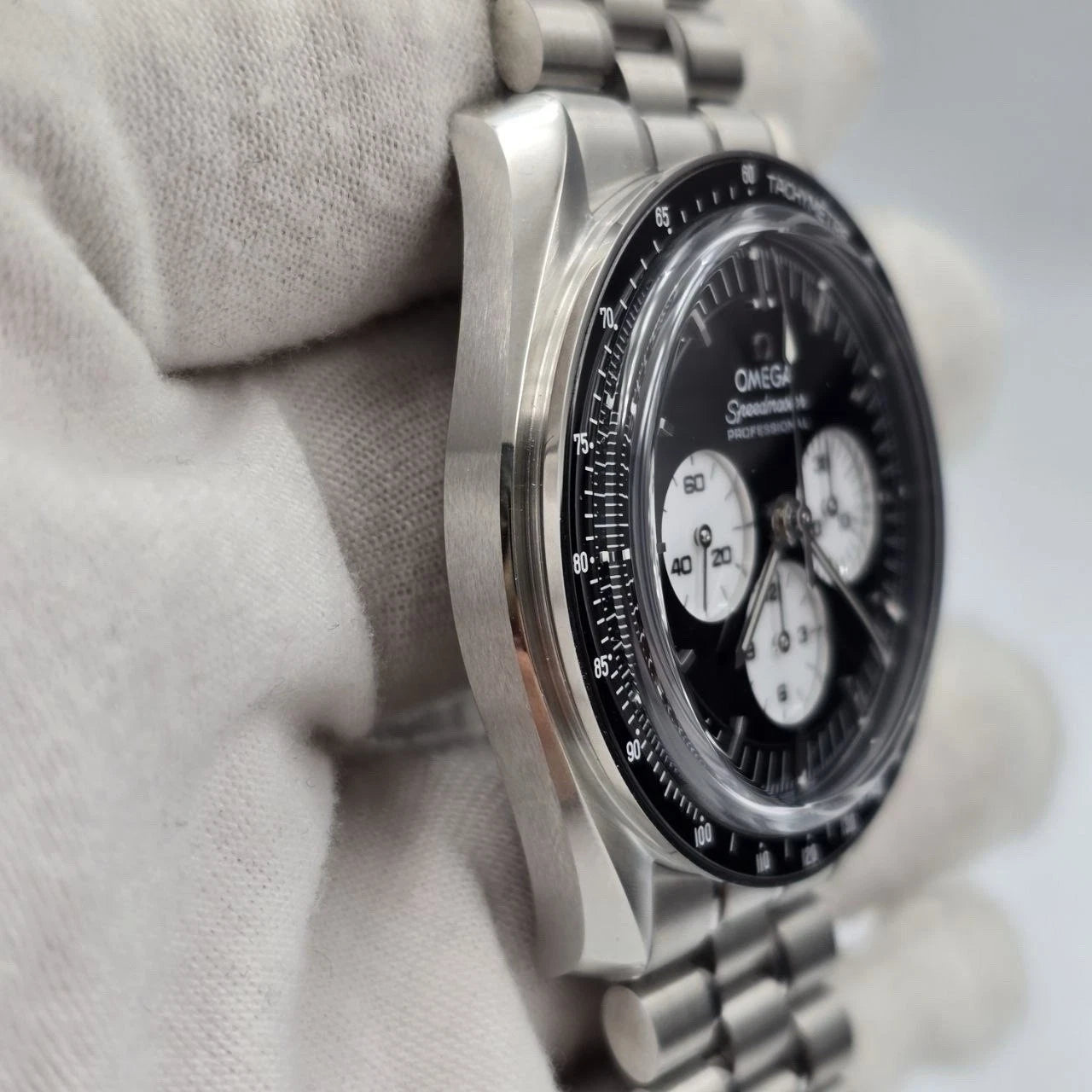 NEW 2026 Omega Speedmaster Moonwatch 42mm Reverse Panda 310.30.42.50.01.004