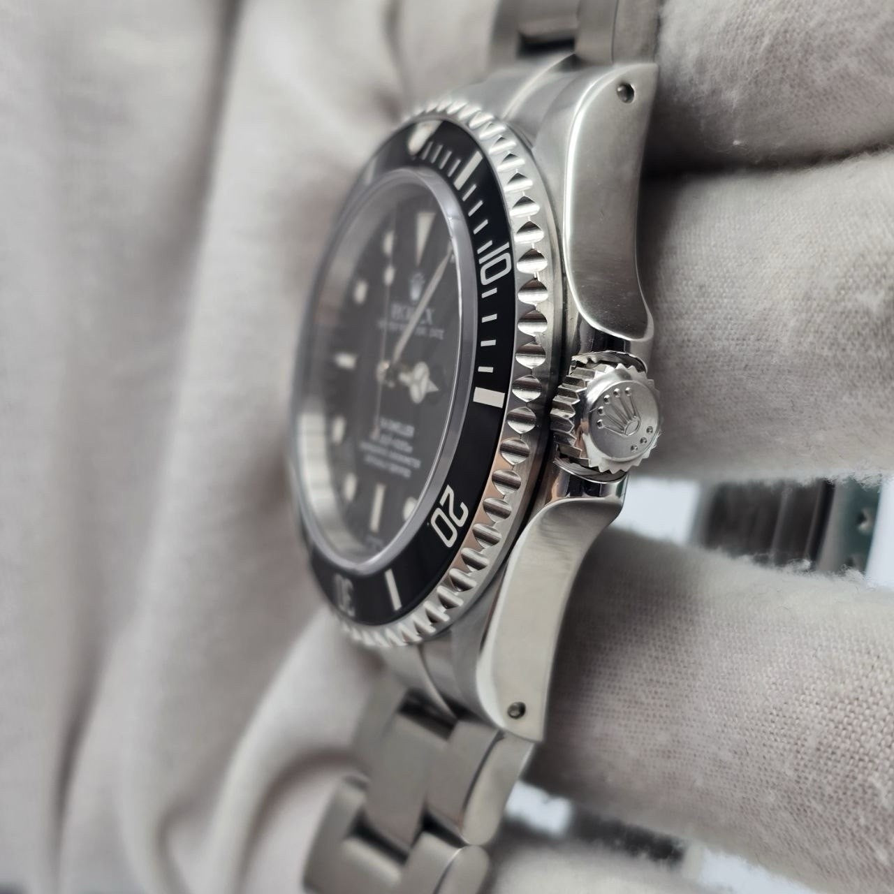 Rolex Sea-Dweller 16600 Stainless Steel Black Dial 40mm Watch