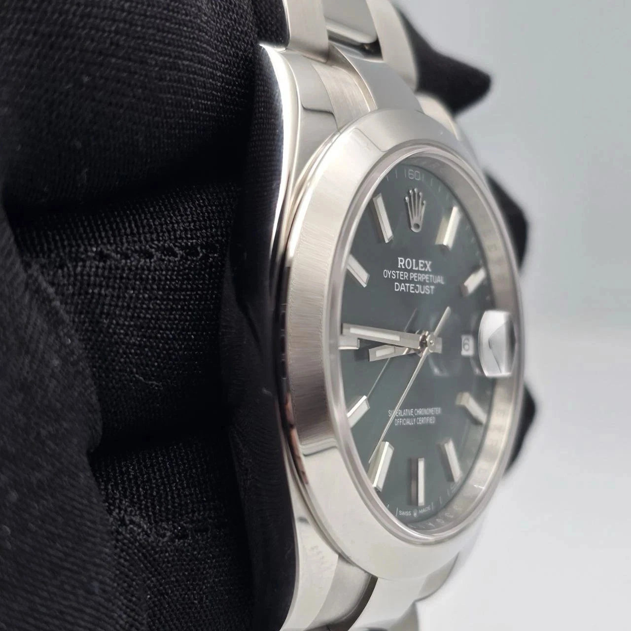 NEW 2026 Rolex Datejust 41mm Mint Green Steel Smooth Bezel Oyster 126300 UNWORN