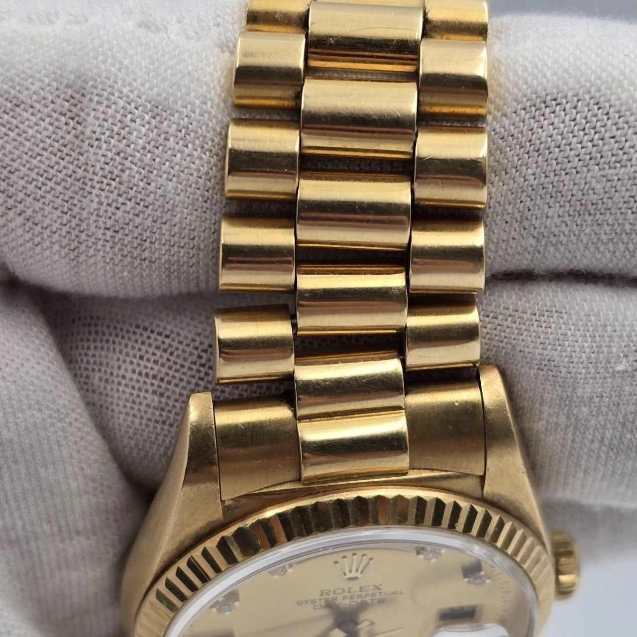 Rolex 18K Gold Day-Date President Gold Champagne Diamond Dial 36mm Watch 18238