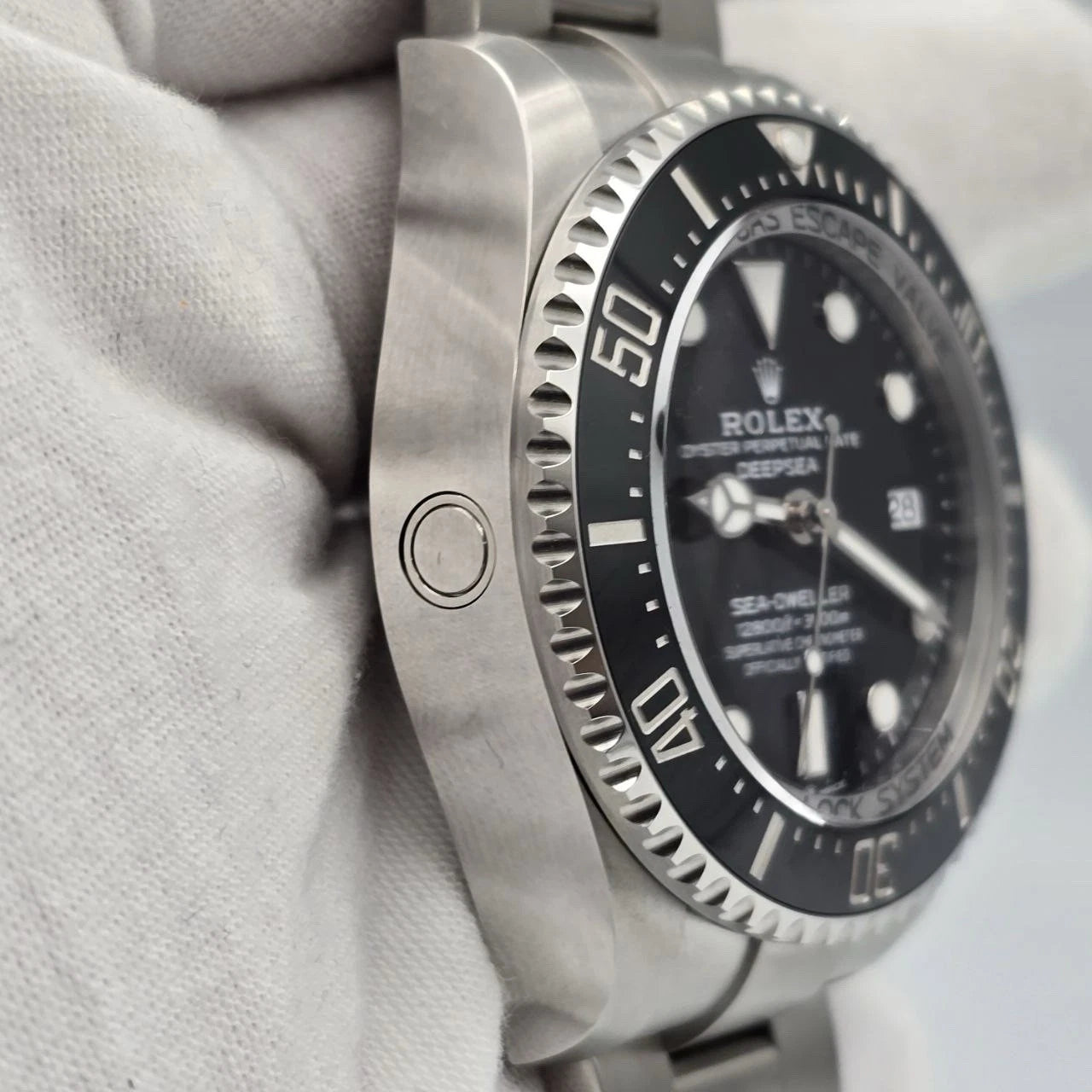 NEW 2024 Rolex Sea-Dweller Deepsea Steel Black 44mm 136660 Watch UNWORN