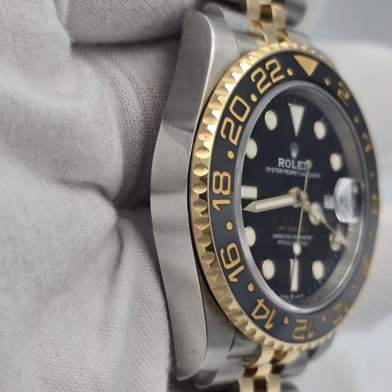 PAPERS 2024 Rolex GMT Master II 126713GRNR Two Tone Bumblebee Jubilee Watch BOX