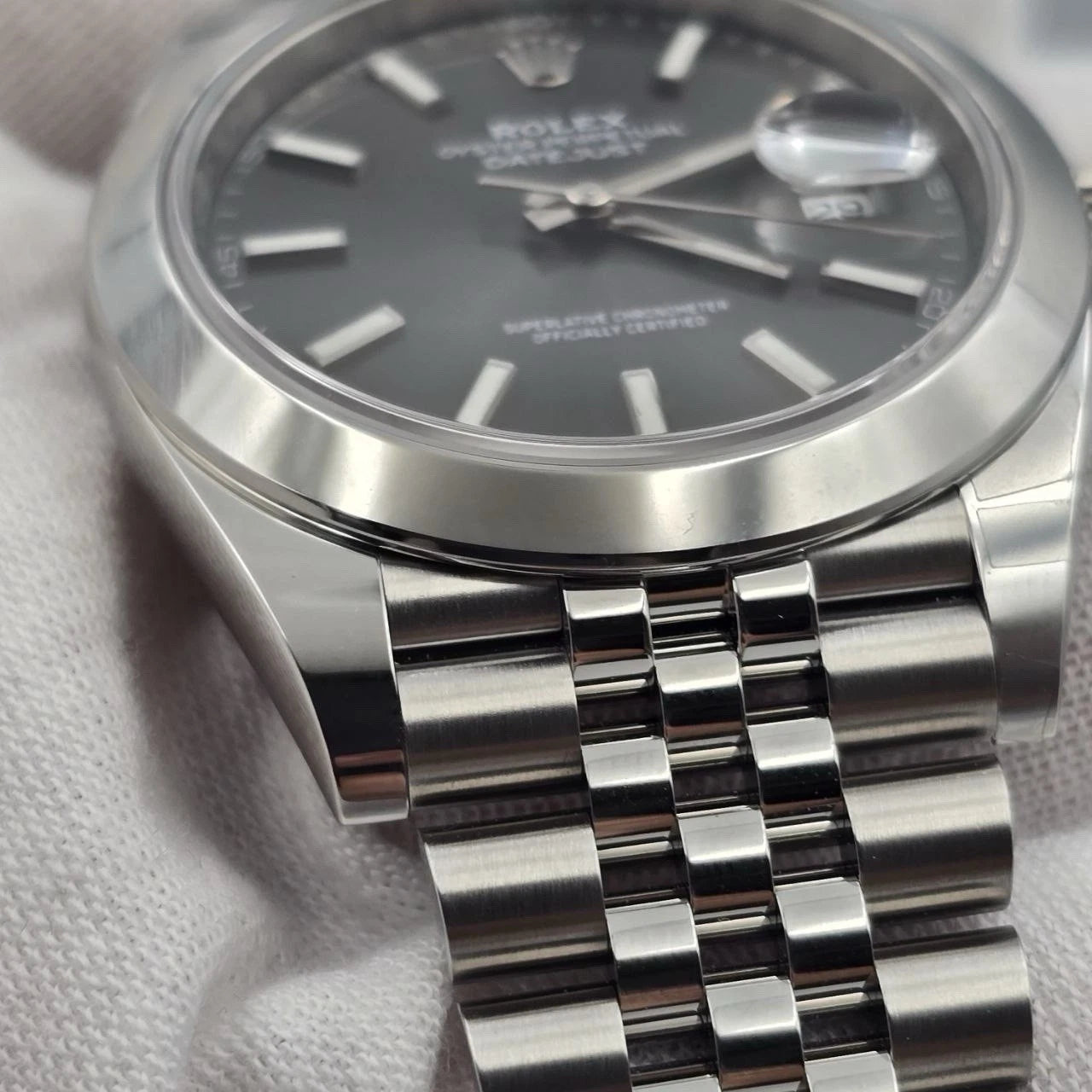 NEW 2025 Rolex Datejust 41mm Smooth Rhodium Dial Jubilee Bracelet 126300 UNWORN