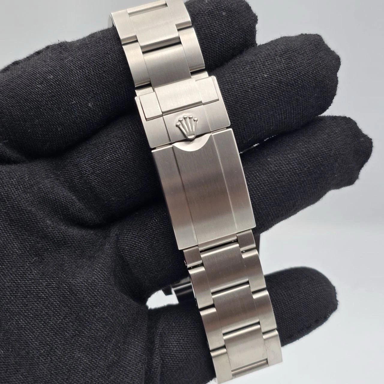 PAPERS 2024 Rolex Explorer II 42mm 226570 White Polar Dial BOX