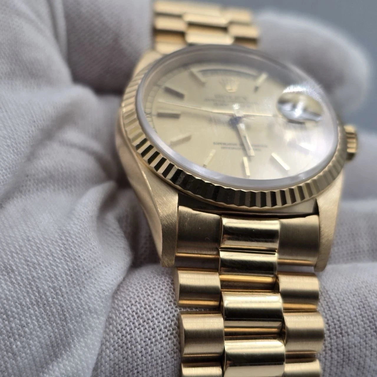 MINT Rolex 18K Gold Day-Date President Gold Champagne Dial 36mm Watch 18238