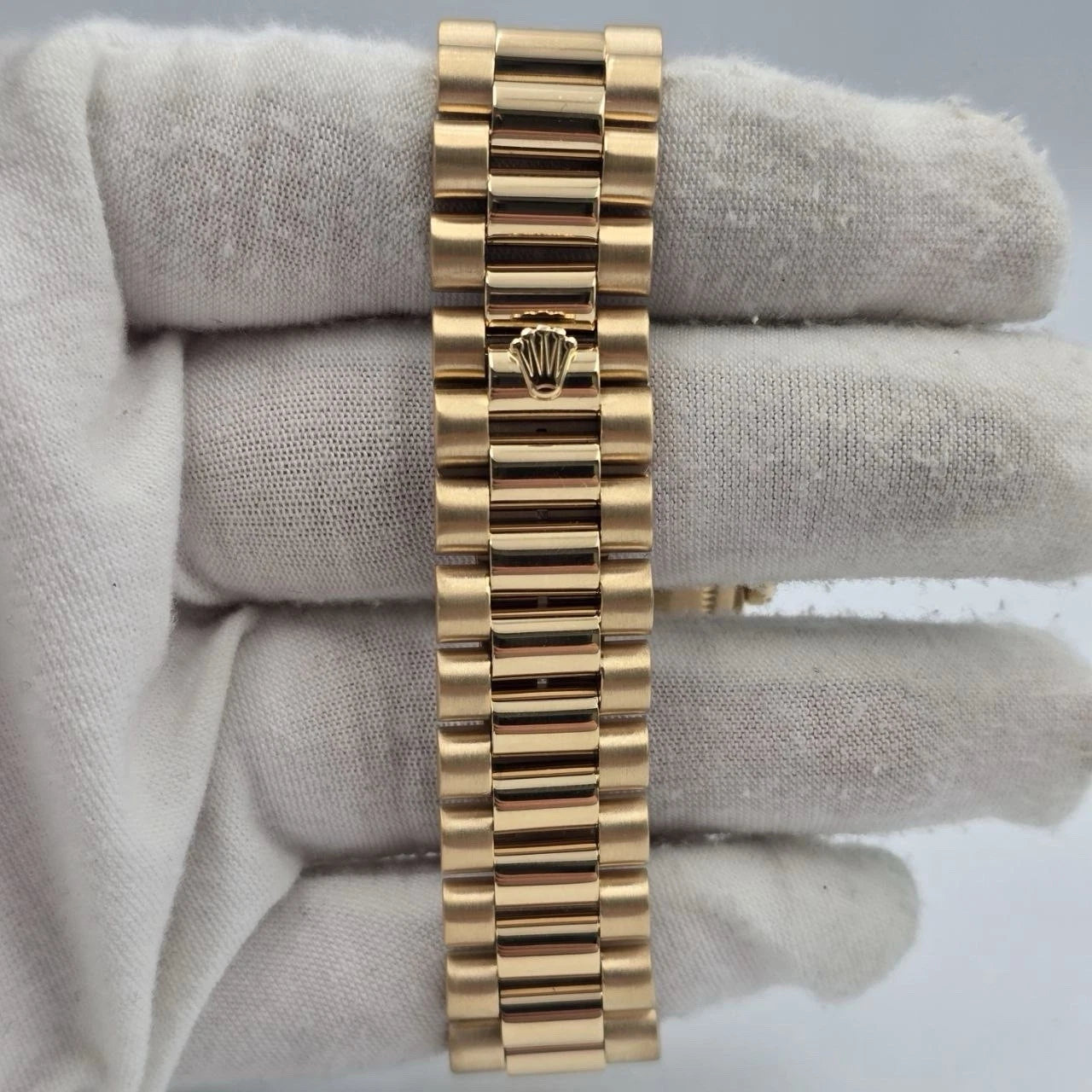 Rolex Day-Date 36mm 118238 President 18K Gold Champagne Factory Diamond Dial