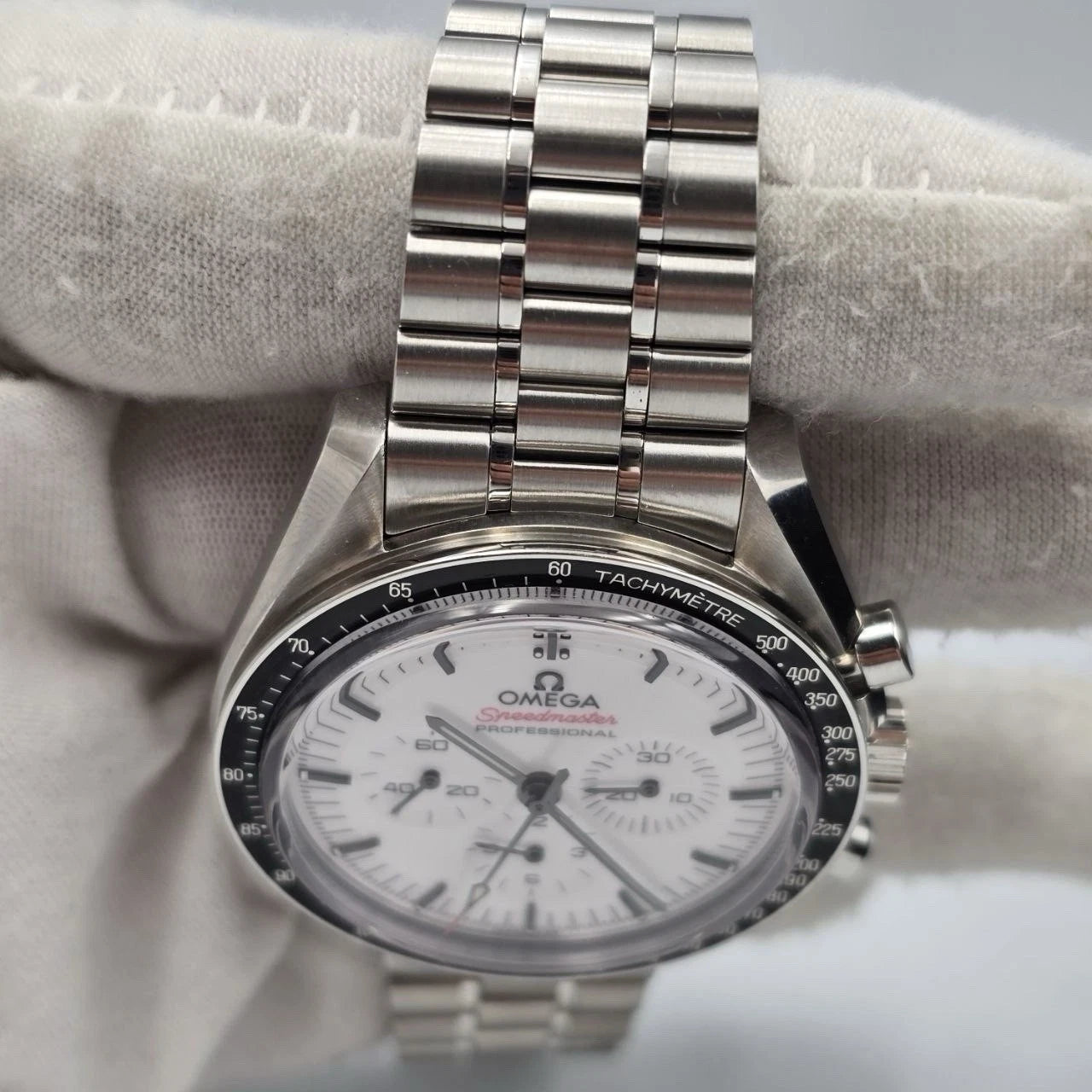 Omega Speedmaster White Dial Steel 42mm 310.30.42.50.04.001 BOX
