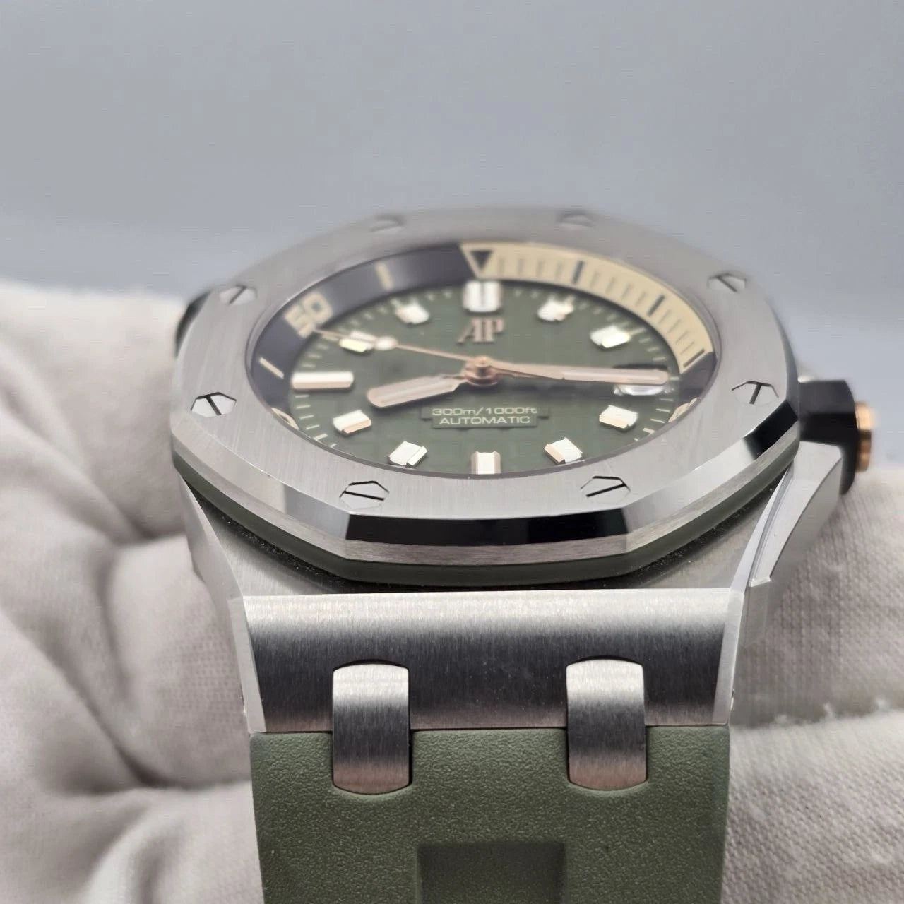 Audemars Piguet Royal Oak Offshore 15720ST 5