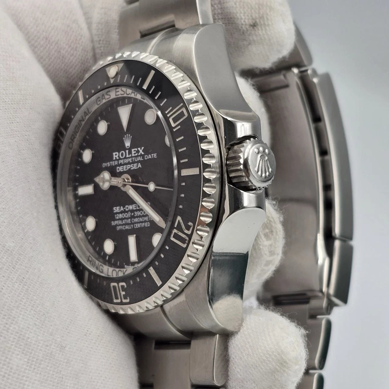 PAPERS 2024 Rolex Sea-Dweller Deepsea Black Ceramic Steel Dive 44mm 136660 BOX