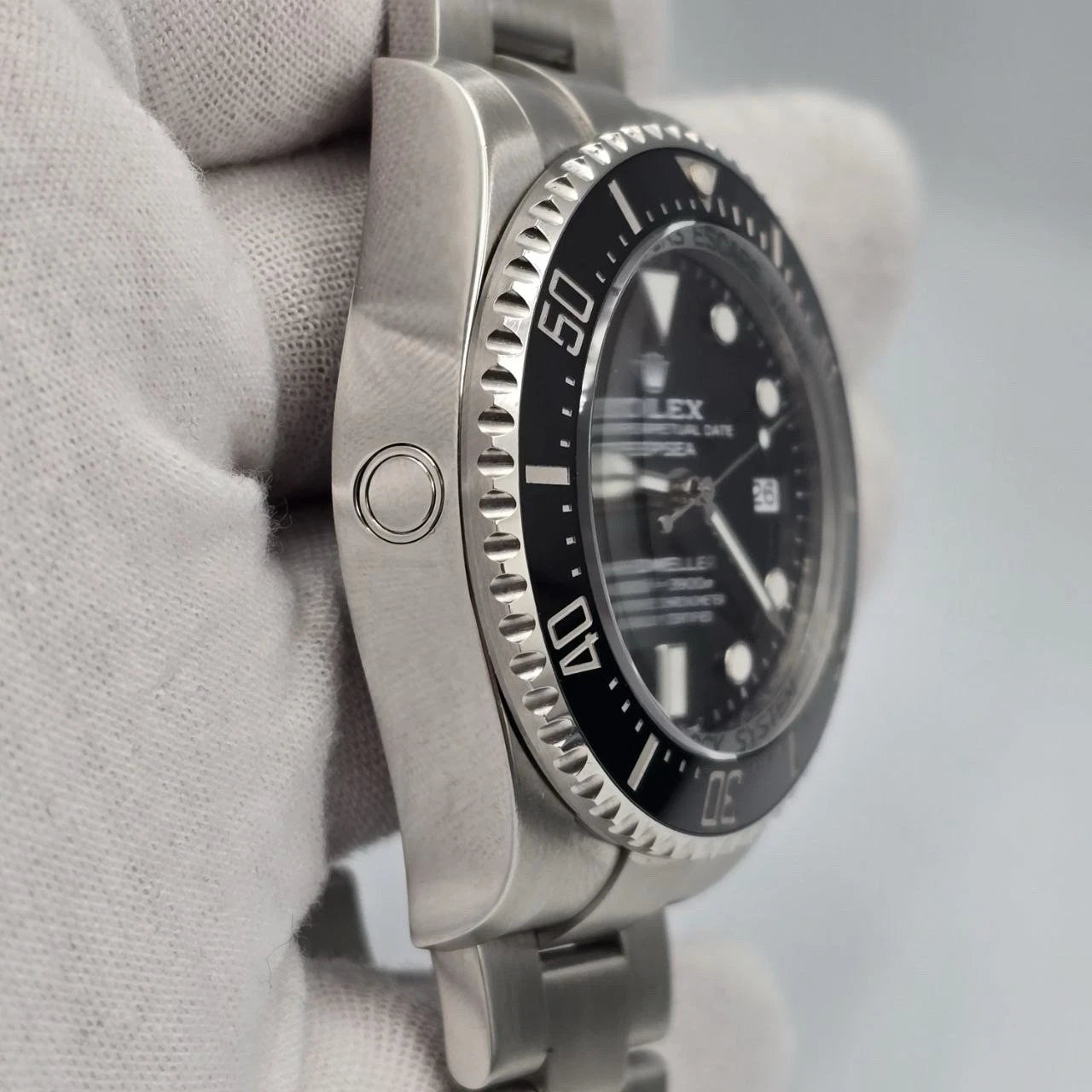 PAPERS 2024 Rolex Sea-Dweller Deepsea Black Ceramic Steel Dive 44mm 136660 BOX