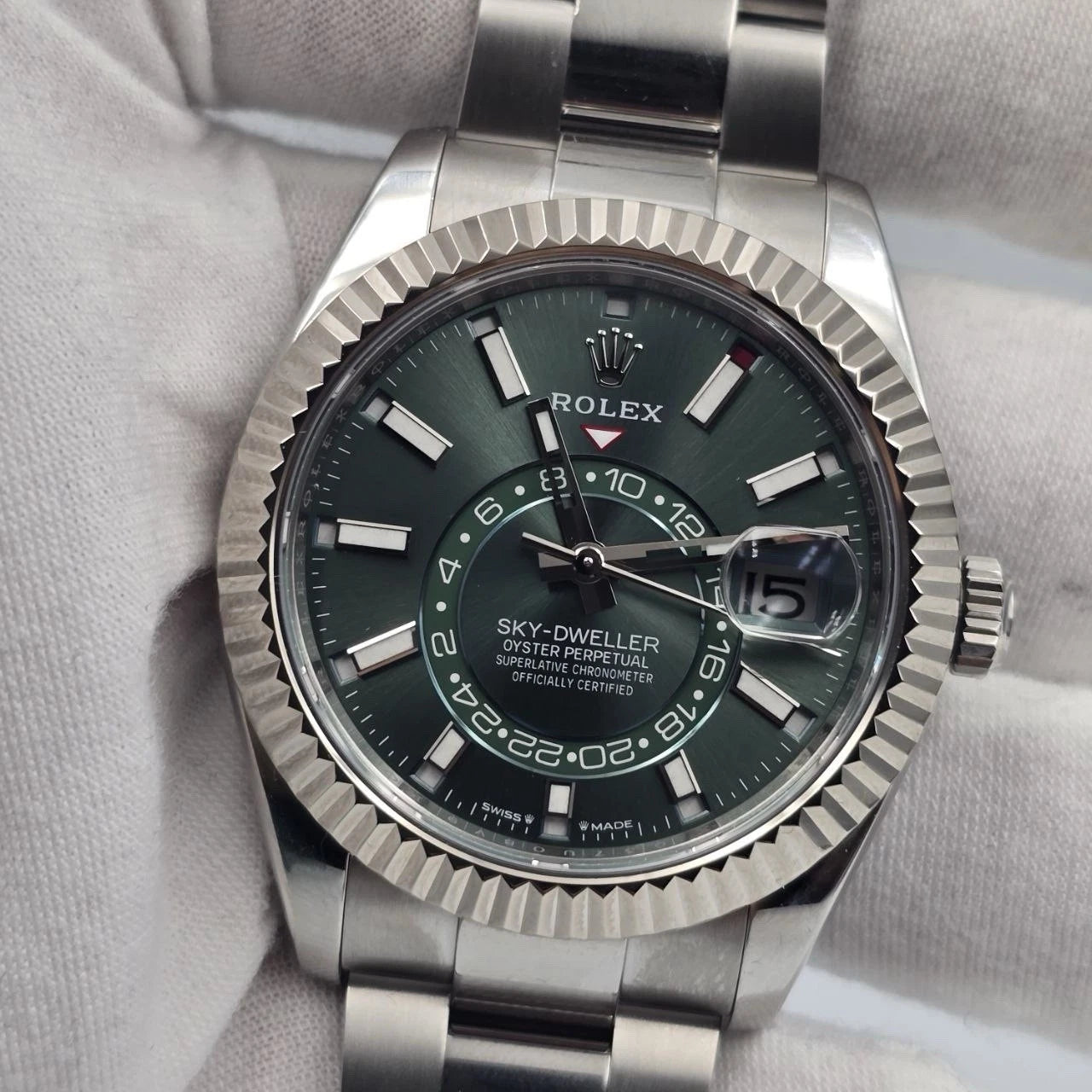 PAPERS 2025 Rolex Sky-Dweller Mint Green Oyster Fluted Bezel 42mm 336934 BOX