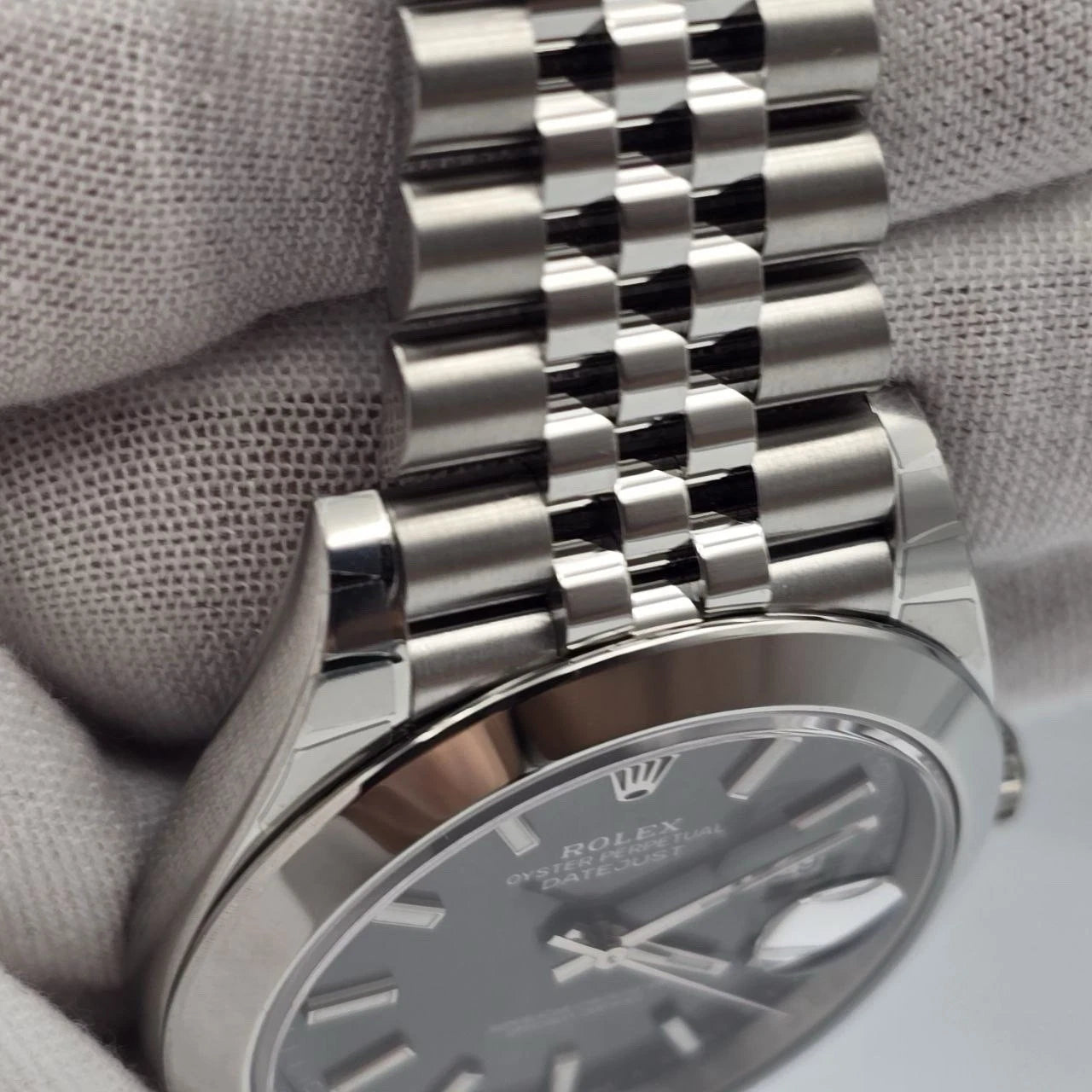 NEW 2025 Rolex Datejust 41mm Smooth Rhodium Dial Jubilee Bracelet 126300 UNWORN