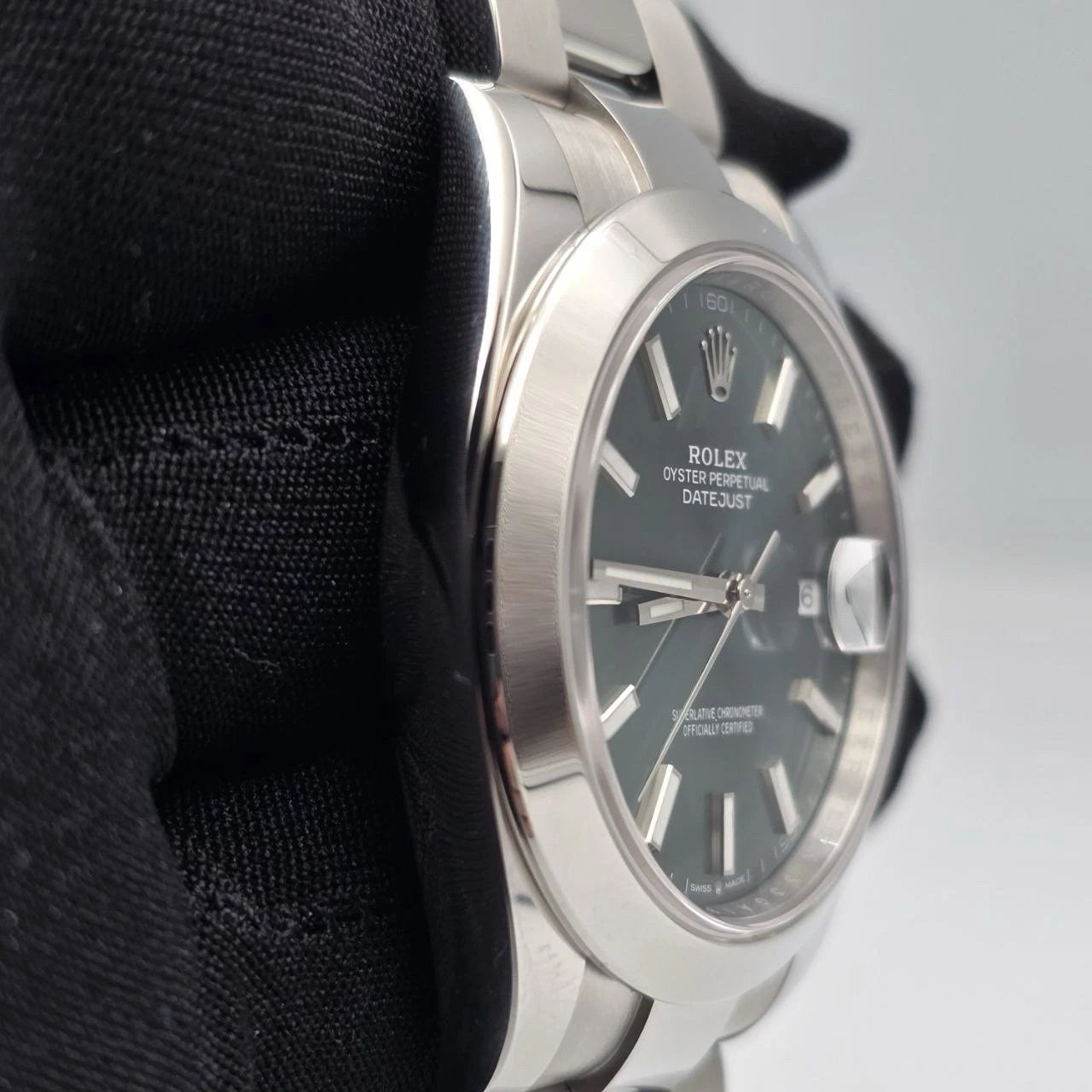 NEW 2025 Rolex Datejust 41mm Mint Green Steel Smooth Bezel Oyster 126300 UNWORN