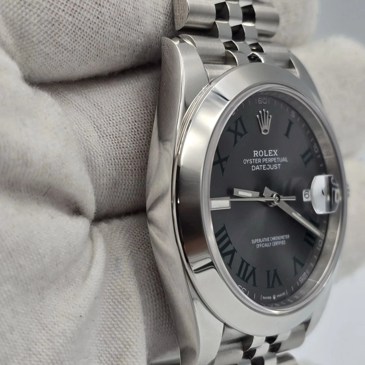 NEW 2025 Rolex Datejust 41mm Steel Smooth Wimbledon Dial Jubilee 126300 UNWORN