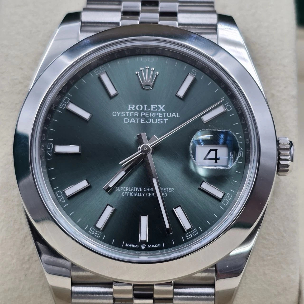 PAPERS 2025 MINT Rolex Datejust 41mm Smooth Mint Green Dial Jubilee 126300 BOX