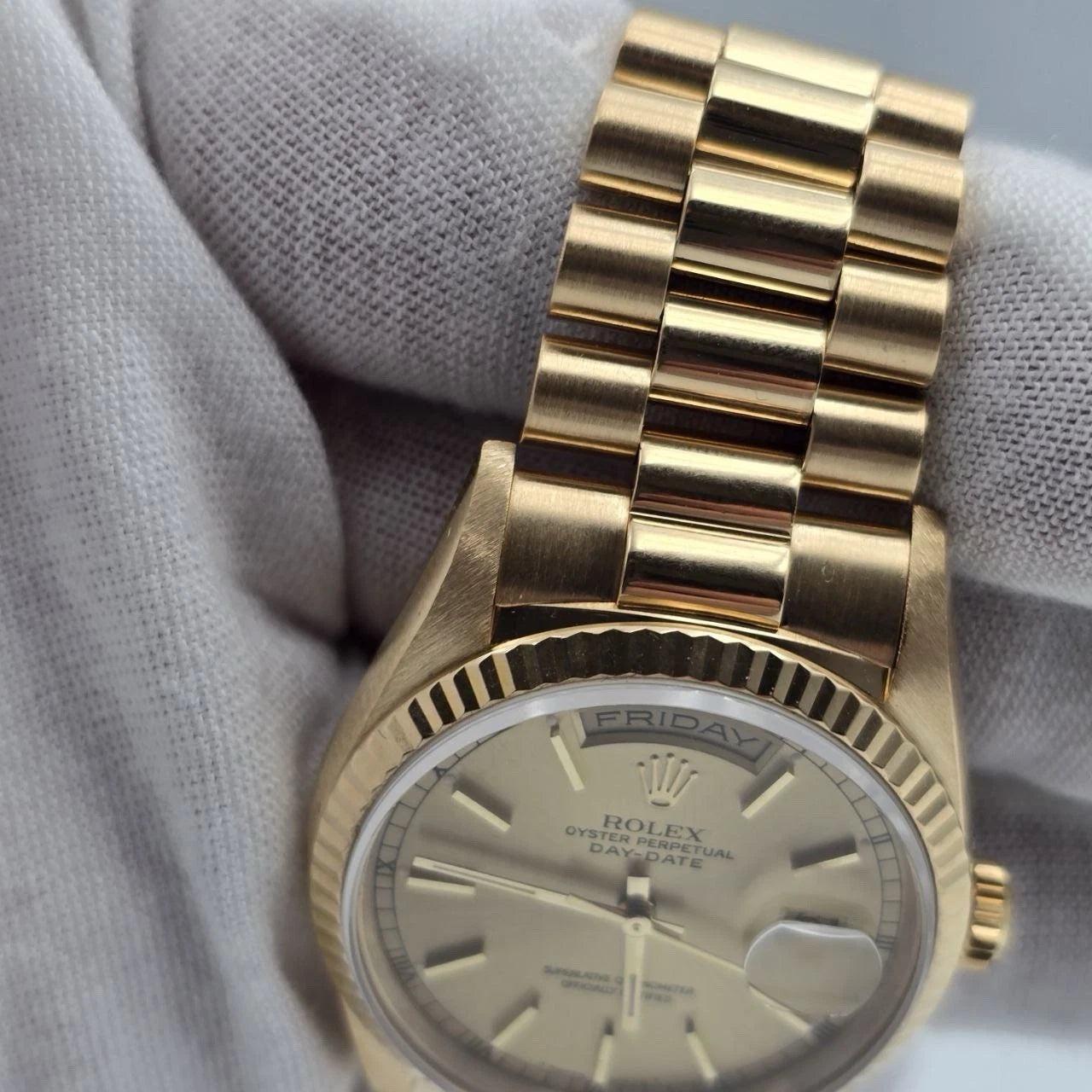 MINT Rolex 18K Gold Day-Date President Gold Champagne Dial 36mm Watch 18238
