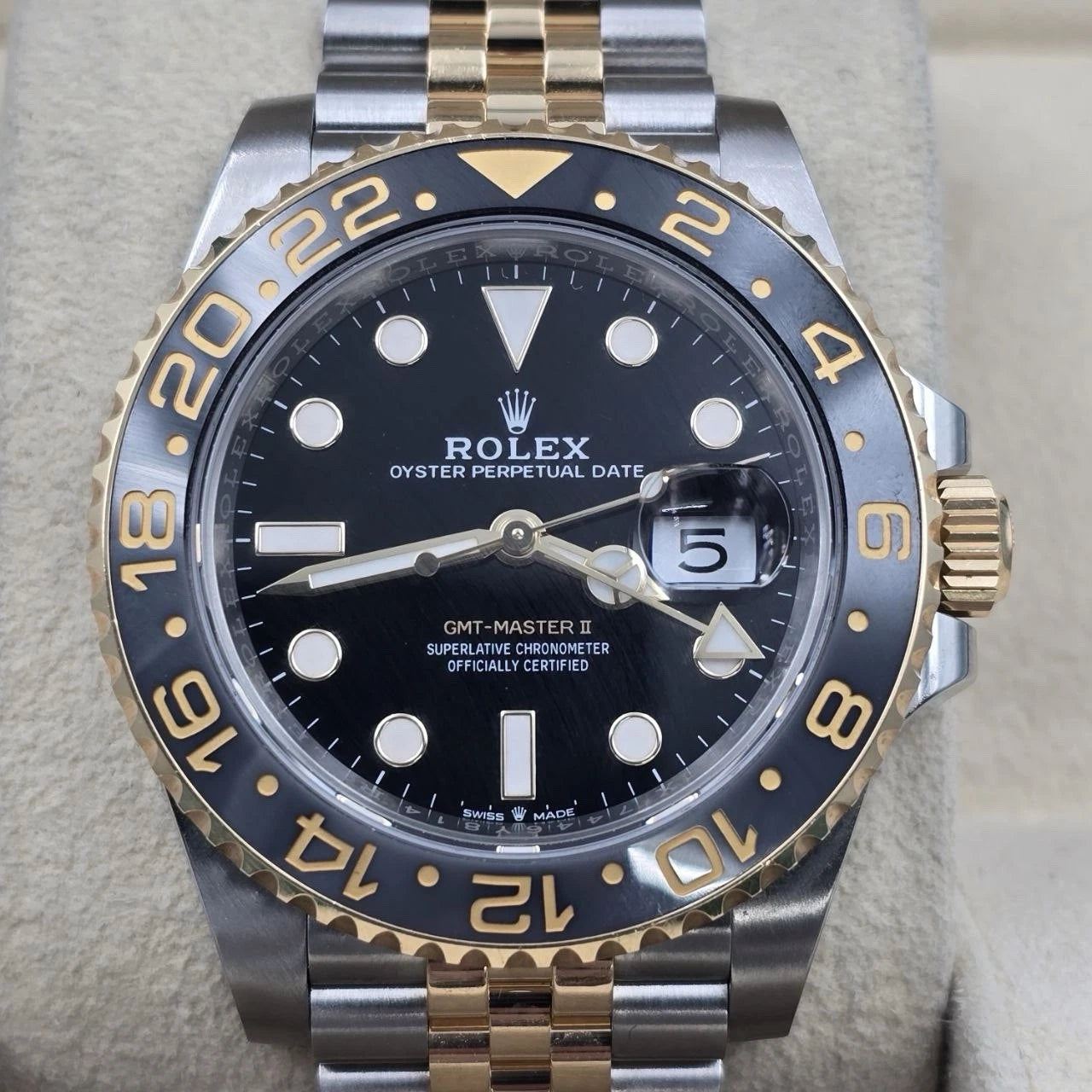 PAPERS 2024 Rolex GMT Master II 126713GRNR Two Tone Bumblebee Jubilee Watch BOX