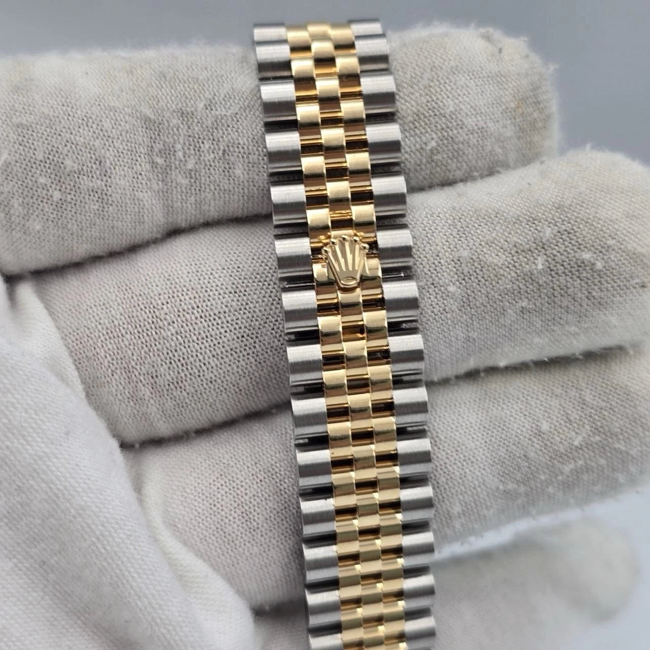 NEW 2026 Rolex Datejust 31mm Champagne Diamond Dial Two Tone Jubilee 278273